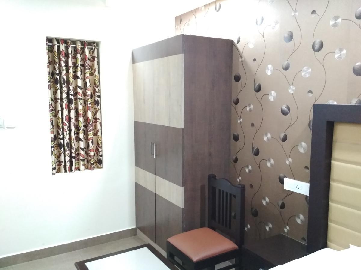 Hotel Rukmini Alwaye Екстер'єр фото