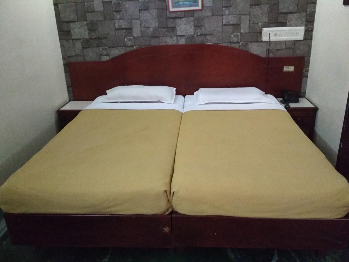 Hotel Rukmini Alwaye Екстер'єр фото