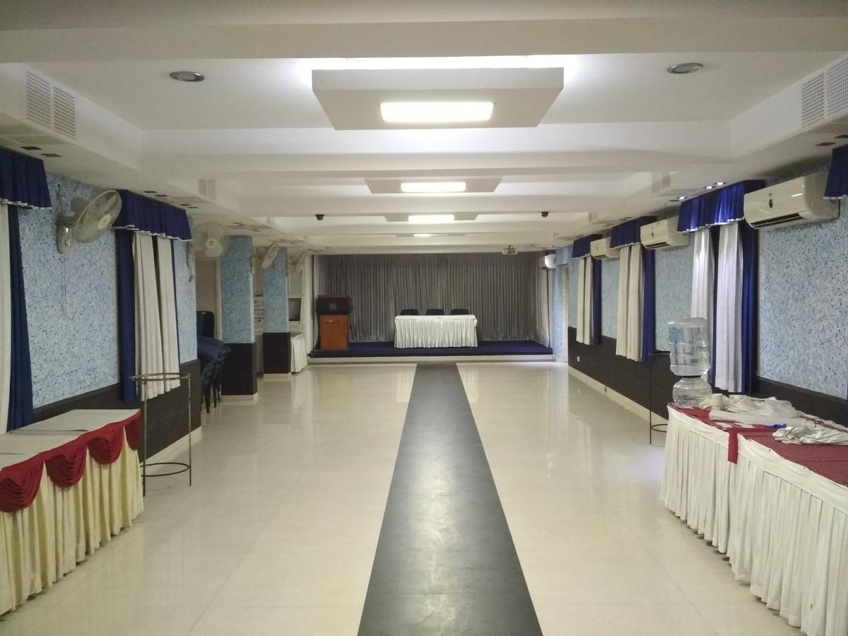 Hotel Rukmini Alwaye Екстер'єр фото